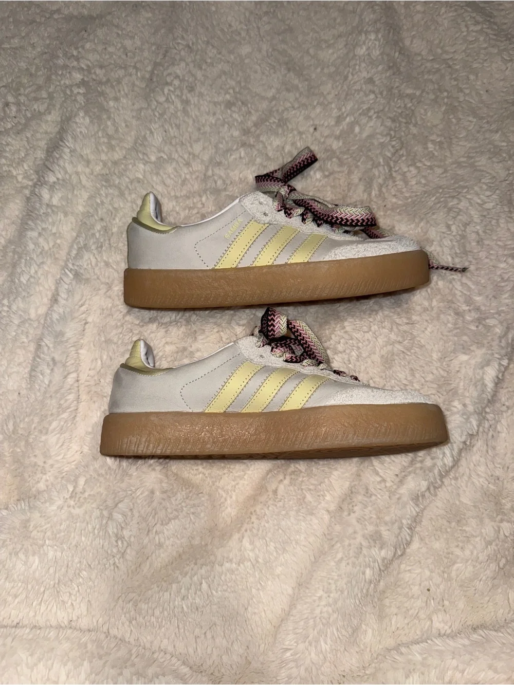 adidas Sambae sneakers sz 6 Pale Yellow with Gum Sole &  Spark Laces